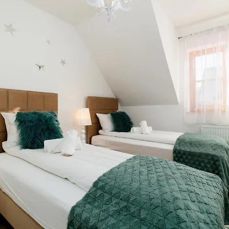 Wonder - Górskie Z Kominkami, Bezpłatnym Parkingiem I Placem Zabaw Na Terenie Kompleksu Karpacz